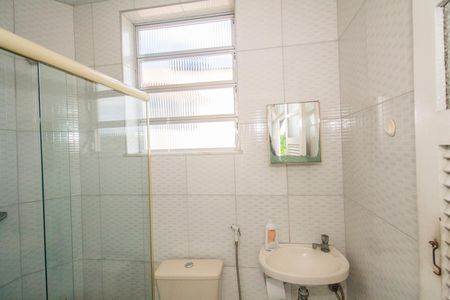 Casa à venda com 360m², 3 quartos e 2 vagas Casa à venda com 360m², 3 quartos e 2 vagasBanheiro 2