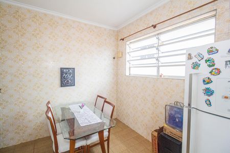 Casa à venda com 360m², 3 quartos e 2 vagas Casa à venda com 360m², 3 quartos e 2 vagasCozinha e Área de Serviço