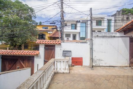 Casa à venda com 360m², 3 quartos e 2 vagas Casa à venda com 360m², 3 quartos e 2 vagasÁrea externa