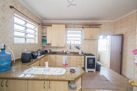 Casa à venda com 360m², 3 quartos e 2 vagas Casa à venda com 360m², 3 quartos e 2 vagasCozinha e Área de Serviço