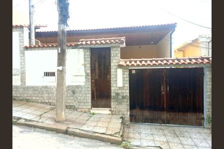 Casa à venda com 360m², 3 quartos e 2 vagas Casa à venda com 360m², 3 quartos e 2 vagasFachada