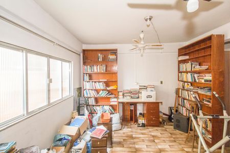 Casa à venda com 360m², 3 quartos e 2 vagas Casa à venda com 360m², 3 quartos e 2 vagasEscritório