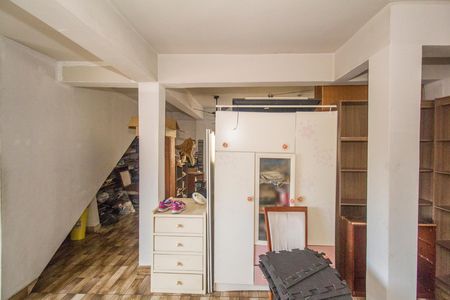 Casa à venda com 360m², 3 quartos e 2 vagas Casa à venda com 360m², 3 quartos e 2 vagasEscritório