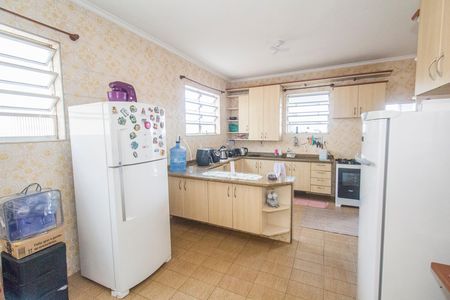 Casa à venda com 360m², 3 quartos e 2 vagas Casa à venda com 360m², 3 quartos e 2 vagasCozinha e Área de Serviço