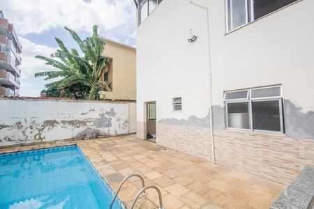 Casa à venda com 360m², 3 quartos e 2 vagas Casa à venda com 360m², 3 quartos e 2 vagasÁrea externa