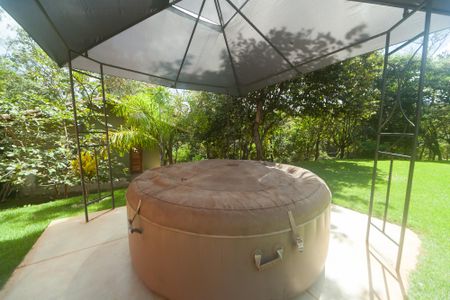 Quintal de casa de condomínio à venda com 4 quartos, 350m² em Casa Branca, Brumadinho