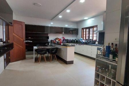 Casa à venda com 4 quartos, 492m² em Interlagos, São Paulo