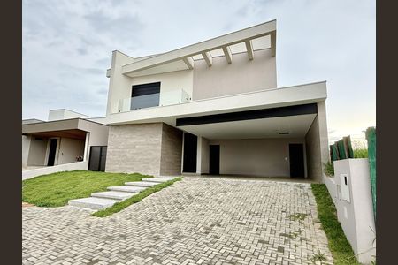 Casa de condomínio à venda com 425m², 4 quartos e 4 vagasFachada