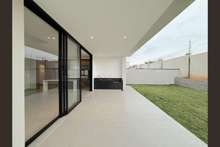 Casa de condomínio à venda com 425m², 4 quartos e 4 vagasÁrea externa