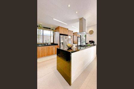 Casa à venda com 345m², 4 quartos e 6 vagas