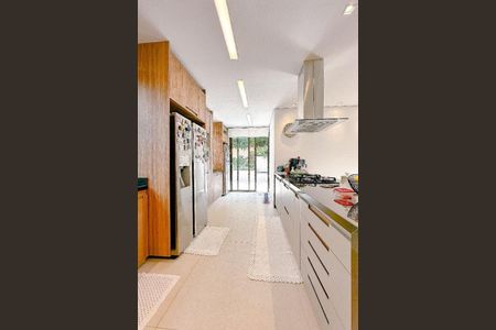 Casa à venda com 345m², 4 quartos e 6 vagas