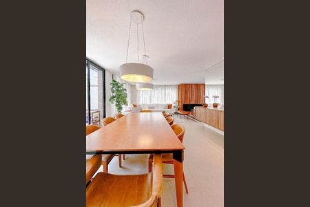 Casa à venda com 345m², 4 quartos e 6 vagas