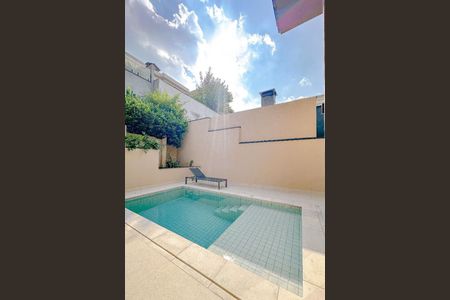 Casa à venda com 345m², 4 quartos e 6 vagas