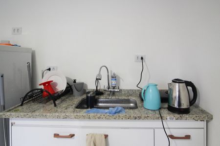 Cozinha de kitnet/studio para alugar com 1 quarto, 21m² em Moema, São Paulo