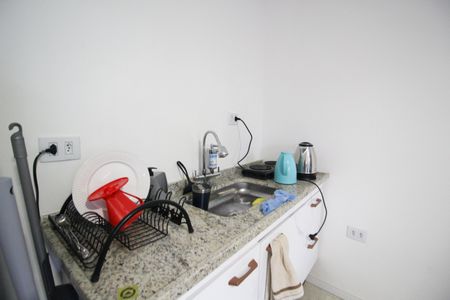Cozinha de kitnet/studio para alugar com 1 quarto, 21m² em Moema, São Paulo