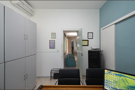Casa à venda com 300m², 6 quartos e 4 vagas Casa à venda com 300m², 6 quartos e 4 vagasQuarto 1