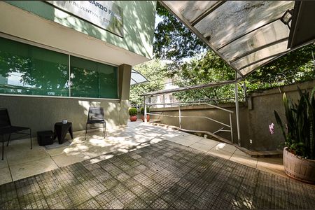 Casa à venda com 300m², 6 quartos e 4 vagas Casa à venda com 300m², 6 quartos e 4 vagasEntrada