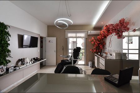 Casa à venda com 300m², 6 quartos e 4 vagas Casa à venda com 300m², 6 quartos e 4 vagasQuarto 6