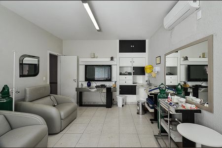 Casa à venda com 300m², 6 quartos e 4 vagas Casa à venda com 300m², 6 quartos e 4 vagasQuarto 4