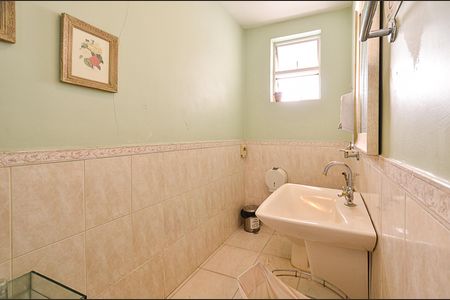 Casa à venda com 300m², 6 quartos e 4 vagas Casa à venda com 300m², 6 quartos e 4 vagasBanheiro Social 2