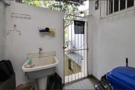 Casa à venda com 300m², 6 quartos e 4 vagas Casa à venda com 300m², 6 quartos e 4 vagasÁrea de Serviço