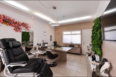 Casa à venda com 300m², 6 quartos e 4 vagas Casa à venda com 300m², 6 quartos e 4 vagasQuarto 6