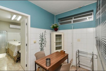 Casa à venda com 300m², 6 quartos e 4 vagas Casa à venda com 300m², 6 quartos e 4 vagasQuarto 3