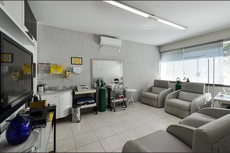 Casa à venda com 300m², 6 quartos e 4 vagas Casa à venda com 300m², 6 quartos e 4 vagasQuarto 4