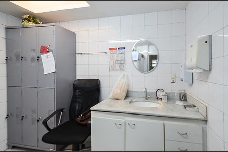 Casa à venda com 300m², 6 quartos e 4 vagas Casa à venda com 300m², 6 quartos e 4 vagasBanheiro de serviço