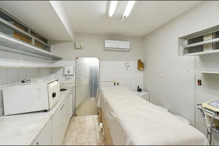 Casa à venda com 300m², 6 quartos e 4 vagas Casa à venda com 300m², 6 quartos e 4 vagasQuarto 3