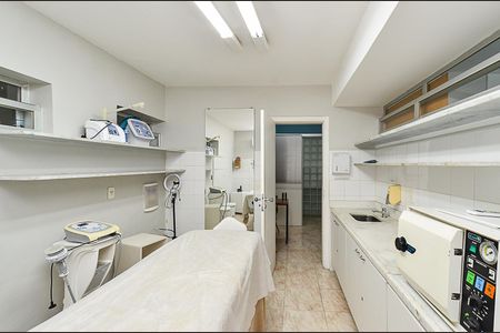 Casa à venda com 300m², 6 quartos e 4 vagas Casa à venda com 300m², 6 quartos e 4 vagasQuarto 3