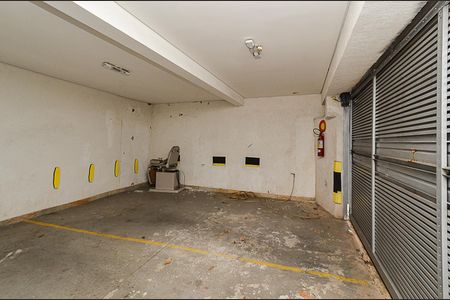 Casa à venda com 300m², 6 quartos e 4 vagas Casa à venda com 300m², 6 quartos e 4 vagasGaragem