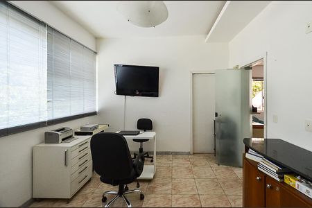 Casa à venda com 300m², 6 quartos e 4 vagas Casa à venda com 300m², 6 quartos e 4 vagasQuarto 2