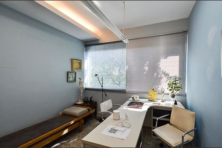 Casa à venda com 300m², 6 quartos e 4 vagas Casa à venda com 300m², 6 quartos e 4 vagasQuarto 5