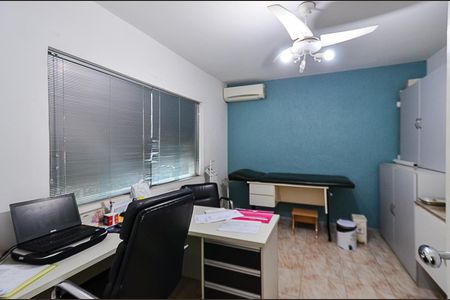 Casa à venda com 300m², 6 quartos e 4 vagas Casa à venda com 300m², 6 quartos e 4 vagasQuarto 3