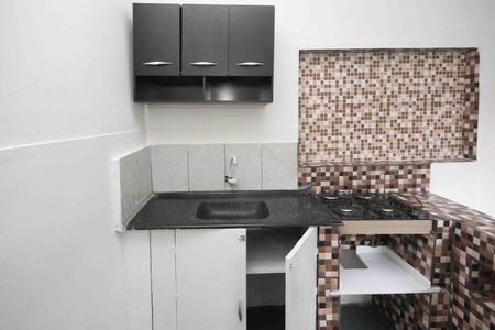 Cozinha de casa para alugar com 2 quartos, 90m² em Jardim da Conquista, São Paulo