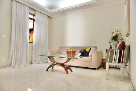 Sala  de casa à venda com 3 quartos, 128m² em Alto Caiçaras, Belo Horizonte