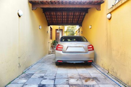Garagem (2 vagas) de casa à venda com 3 quartos, 128m² em Alto Caiçaras, Belo Horizonte
