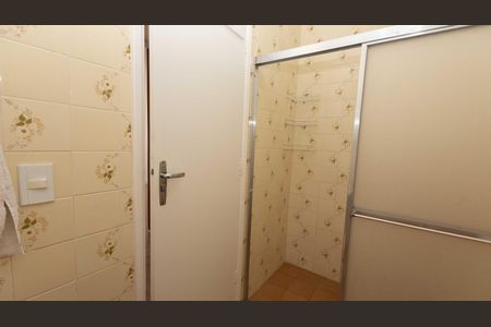 Apartamento à venda com 77m², 2 quartos e 1 vagaBANHEIRO