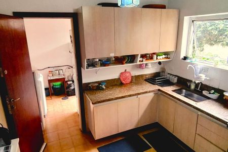 Casa à venda com 250m², 3 quartos e 2 vagas