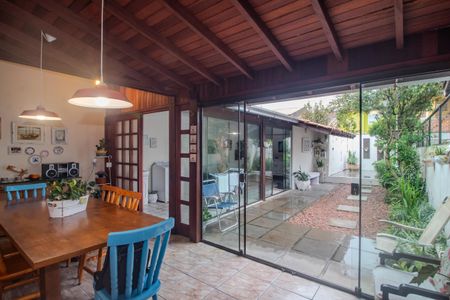 Casa à venda com 116m², 3 quartos e 2 vagasQuintal