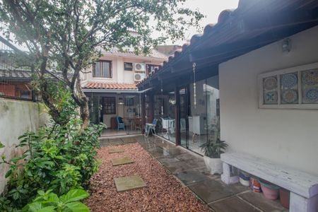 Casa à venda com 116m², 3 quartos e 2 vagasQuintal
