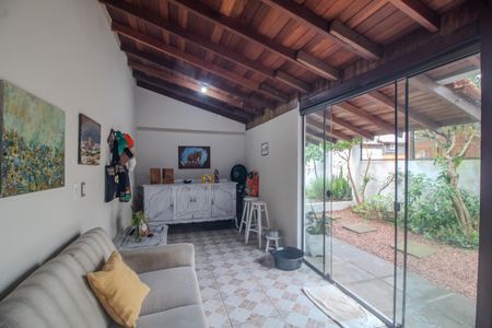 Casa à venda com 116m², 3 quartos e 2 vagasÁrea de Serviço