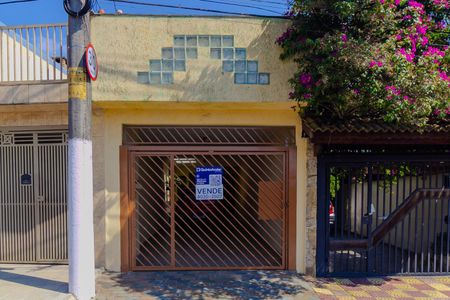 Casa à venda com 129m², 3 quartos e 2 vagas Casa à venda com 129m², 3 quartos e 2 vagasFachada
