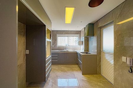 Apartamento à venda com 220m², 3 quartos e 3 vagas