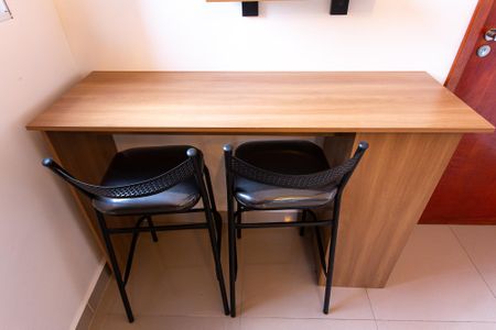 Apartamento para alugar com 31m², 1 quarto e sem vagaSala - Mesa e Cadeiras