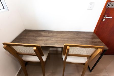 Apartamento para alugar com 29m², 1 quarto e sem vagaSala - Mesa e Cadeiras