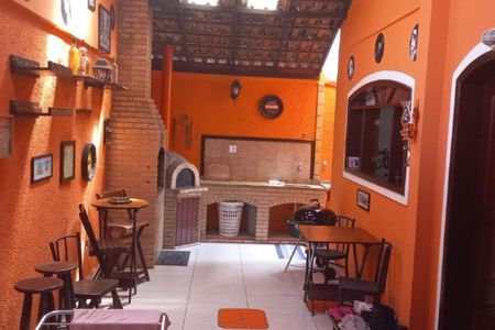 Casa à venda com 287m², 4 quartos e 2 vagas