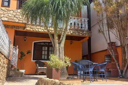 Casa à venda com 287m², 4 quartos e 2 vagas