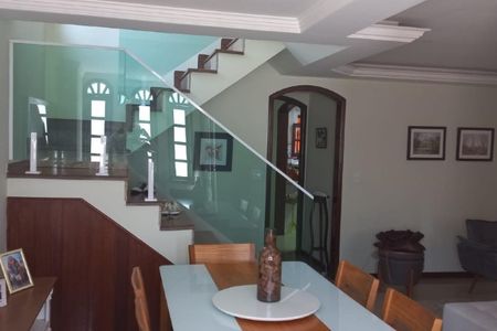 Casa à venda com 287m², 4 quartos e 2 vagas